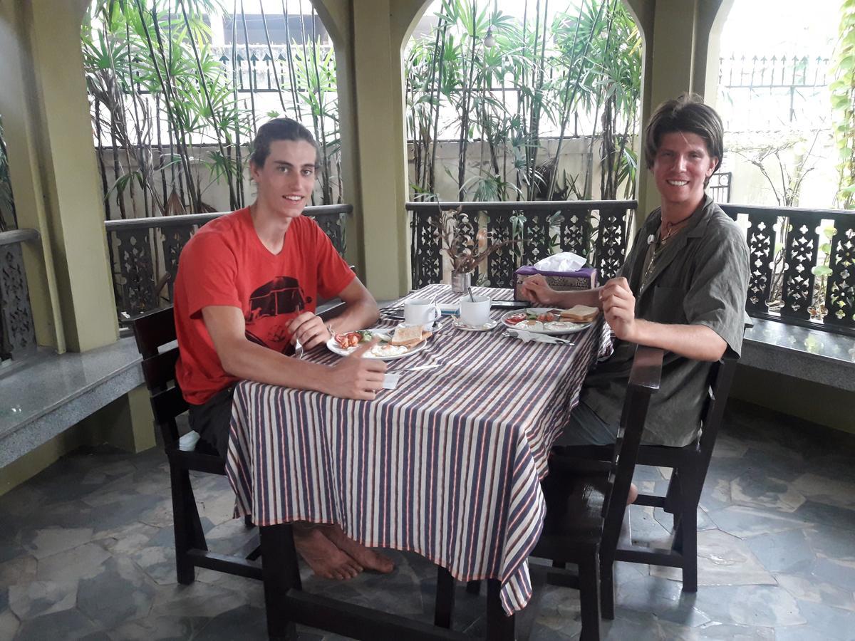 Coc Guest House & Hostel Chiang Mai Bagian luar foto