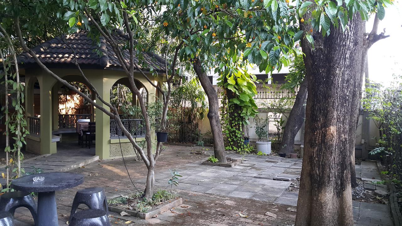 Coc Guest House & Hostel Chiang Mai Bagian luar foto